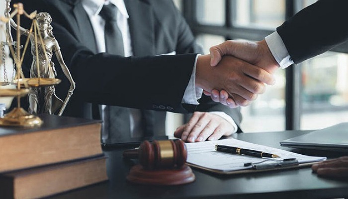 بهترین وکیل زمین در فارس